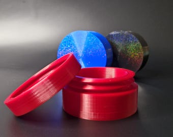 Small round box with screw lid