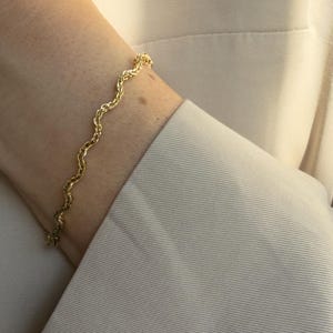 Armband med guldkedja – Vintage repkedjearmband | Vattentätt armband | Vågigt tvinnat armbandssmycke | Unik present till henne
