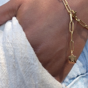 Pulsera de clip de papel dorada / Joyería personalizada impermeable / Cadena dorada ajustable / Pulsera con inicial delicada / Regalos de graduación para amigos