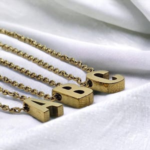 Collar con inicial personalizado • Collar con letras personalizado • Collar con dije de letras • Collar con letras minimalistas • Regalo de cumpleaños para ella