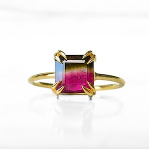 Bague en or avec tourmaline pastèque - tourmaline pastèque en or - tourmaline en double griffes