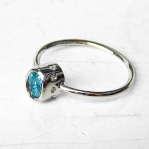 Silver ring with natural blue zircon and moissanite - Cambodian natural zircon - oval blue zircon - white moissanites - stacking ring