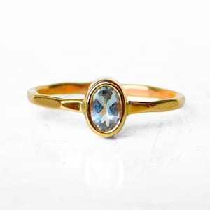 Aquamarine gold ring - oval aquamerine gold ring - 14K solid gold ring with natural aquamarine - stacking ring - March birthstone ring