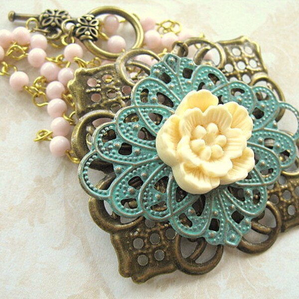 Hand-Painted Filigree Pendant Necklace in Ivory NP47
