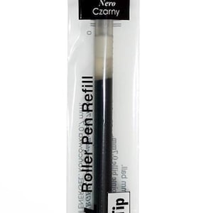 Könnte beinhalten: Eine Pentel EnerGel Roller Pen Mine in einer transparenten Kunststoffverpackung. Die Verpackung trägt die Aufschrift "#LR7-A" und "0,7 Metal Tip". Die Mine ist schwarz und in Japan hergestellt.