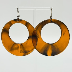 Boucles d&#39;oreilles créoles rondes style écaille de tortue ambre VTG en plastique léger percé