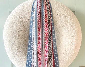 Juego de cintas patrióticas para corona con clip metálico incorporado.