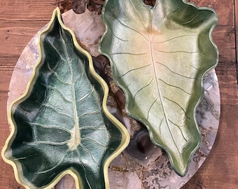 Plateau en cuir pour feuilles