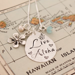 LIVE ALOHA Halskette, Plumeria Halskette, Hawaii Schmuck, Hand gestempelt Halskette, Personalisierter Schmuck