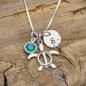 Sterling Silber Meeresschildkröte Halskette: Honu, Geburtsstein & Initial Anhänger