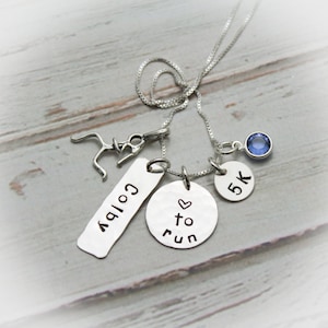 Colar personalizado Love to Run, colar de maratona, colar de corredor, colar de corrida, presente de maratona, presente de corredor, colar estampado à mão