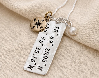 Collar personalizado de plata de ley con coordenadas: Brújula y perla
