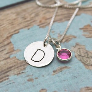Sterling Silber Initial und Birthstone Charm Halskette Personalisierte Hand gestempelt Schmuck