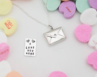 Collar de sobre en plata de ley: Carta de amor personalizada