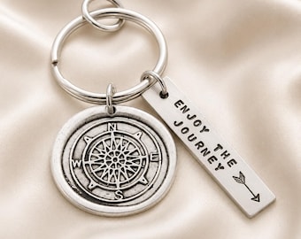 Chaveiro Bússola "Aproveite a Jornada", Chaveiro Bússola Personalizado com Gravação Manual, Presente para Ele, Presente para Ela, Presente de Formatura