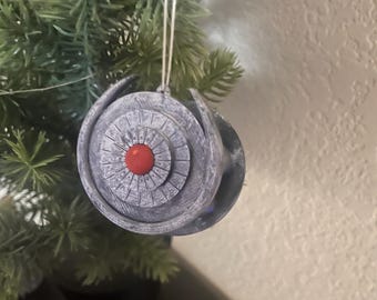 Selbstgemachter 3D-gedruckter Weihnachtsschmuck ""Stargate DHD""."