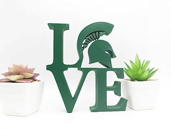 Personalisiertes LOVE-Schild ingarien, Spartans; Abschlussgeschenk; MSU Ornament, personalisiertes Geschenk, Wohnheimdekor, Abschlussgeschenk
