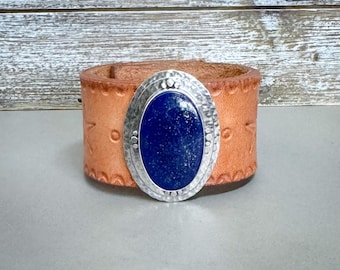 Brazalete de lapislázuli, plata de ley y cuero