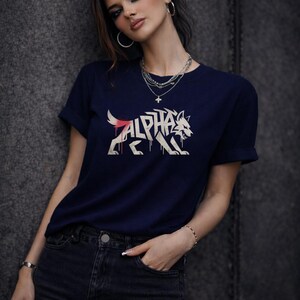 Alpha Wolf Shirt – Fierce Feminine Graphic Tee – Strong Woman Statement Shirt – Edgy Minimal Wolf Design – Dark Aesthetic Top