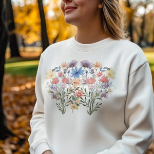 Floral Fleece Sweatshirt: Vintage 90s Style Crewneck