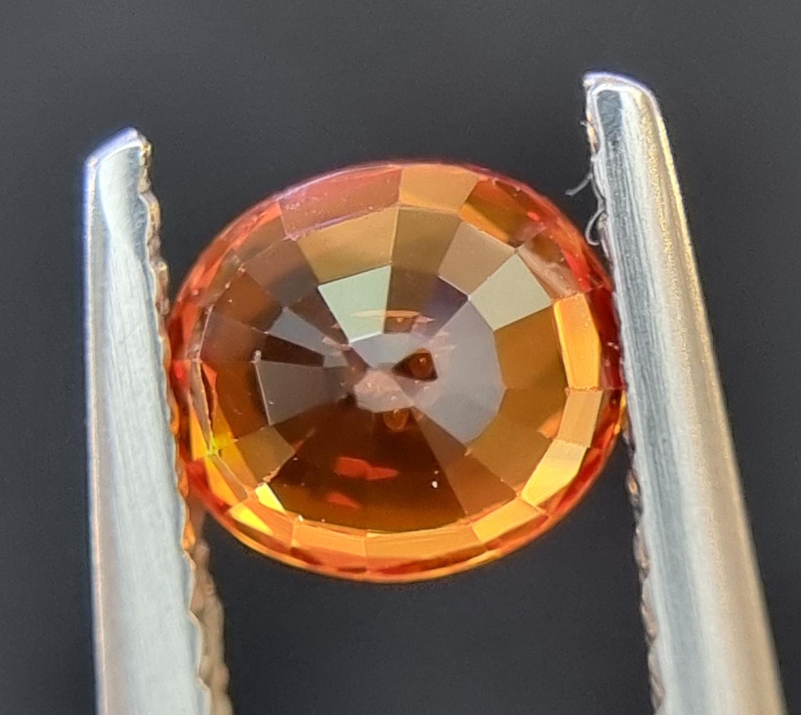 1.20カラットの天然オレンジサファイア：オーバルカットのルース