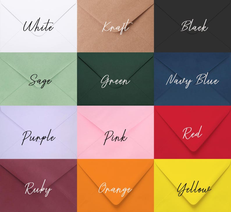 Peut inclure: Une collection d'enveloppes color&eacute;es dans diverses teintes, dont blanc, kraft, noir, sauge, vert, bleu marine, violet, rose, rouge, rubis, orange et jaune. Chaque enveloppe est &eacute;tiquet&eacute;e avec sa couleur.