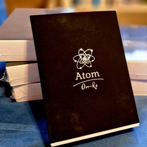 Jeu de cartes oracle ATOM, idée cadeau divinatoire évolutive Découvrez le potentiel de votre énergie avec un message qui vous attend