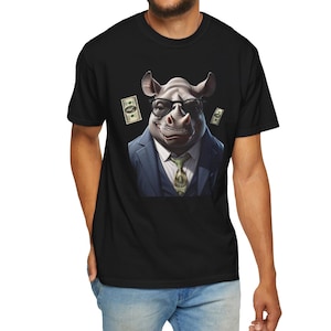 サイのTシャツ、面白いイラスト、態度、ギフト、金持ち、金、ユニセックスシャツ、面白いTシャツ、ギャング、メンズTシャツ、レディースTシャツ、面白い動物