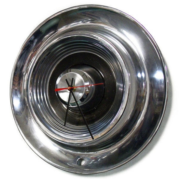 1957 Chrysler Windsor Saratoga Hubcap Clock - 1950's Classic Car Wall Decor - 50's Retro Hub Cap