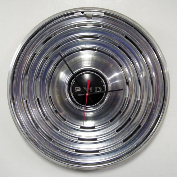 1969 Pontiac Hubcap Wall Clock Retro PMD Catalina Bonneville