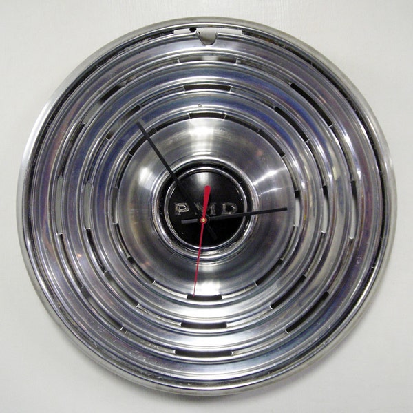 1969 Pontiac Hubcap Wall Clock - Retro PMD Catalina / Bonneville / Ventura / Executive Classic Car - Father's Gift for Husband Men's Gift