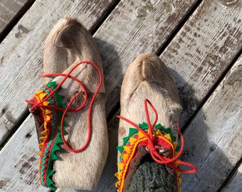Vintage Sami Reindeer Fur Mukluks, Handcrafted Lapland Boots  display picture 3