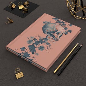 Diário de Caveira e Hera | Caderno Floral Gótico | Estética Rosa-empoeirada | Diário de Escrita Caprichoso | Papelaria Feminina Dark