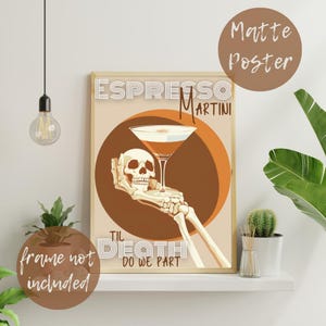 Vintage stijl espresso martini skelet hand kunst, verticale matte poster, retro goth woondecoratie, macabere barbord, decor barwagen