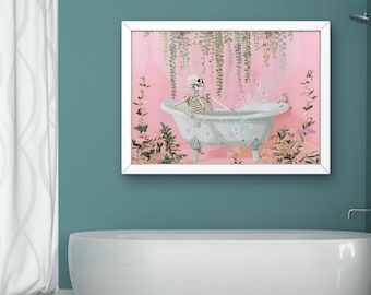 Puede incluir: Una pintura enmarcada en blanco de un esqueleto tomando un baño en una bañera blanca con burbujas rosas. El esqueleto está sentado en la bañera con los brazos apoyados en el borde. El fondo es una pared rosa con enredaderas verdes que cuelgan.