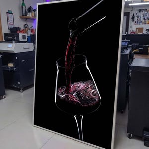 Pouring Rotwein Kunst, Weinglas Leinwand, Elegantes Wein Dekor, Minimalistische Wandkunst, Bunte Weinglas Malerei, Wandkunst für Weinliebhaber