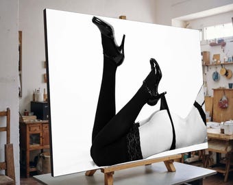 Gambe provocanti con tacchi, fotografia sensuale in bianco e nero, decorazione murale boudoir, decorazione sensuale del corpo, tela sexy, arte della camera da letto