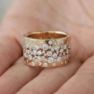 Anello nuziale in oro rosa massiccio 18 carati con diamanti sintetici rotondi ampiamente dispersi, motivo a bolle, moderno, di lusso, antico, regalo di anniversario per lei