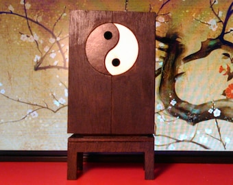 Mueble oriental en miniatura, mueble de madera con símbolo Yin Yang, miniatura 1/12 para casas de muñecas