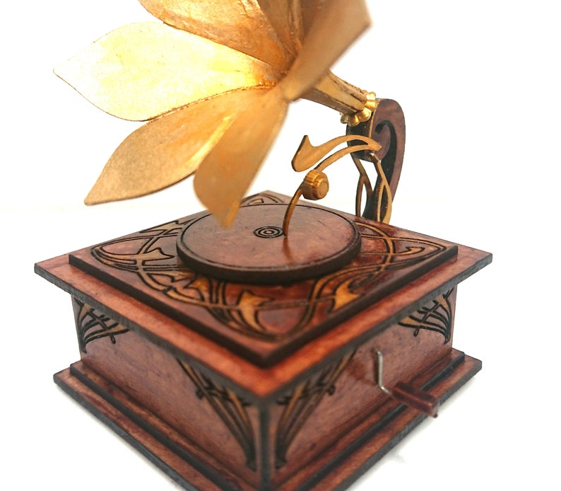 Miniature working Art Nouveau vintage gramophone, 1/12 scale for dollhouse and roombox image 3