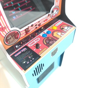 Miniature arcade machine, Donkey Kong game, 1/6 scale Playscale, New Wave Toys image 4