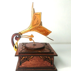 Miniature working Art Nouveau vintage gramophone, 1/12 scale for dollhouse and roombox image 2