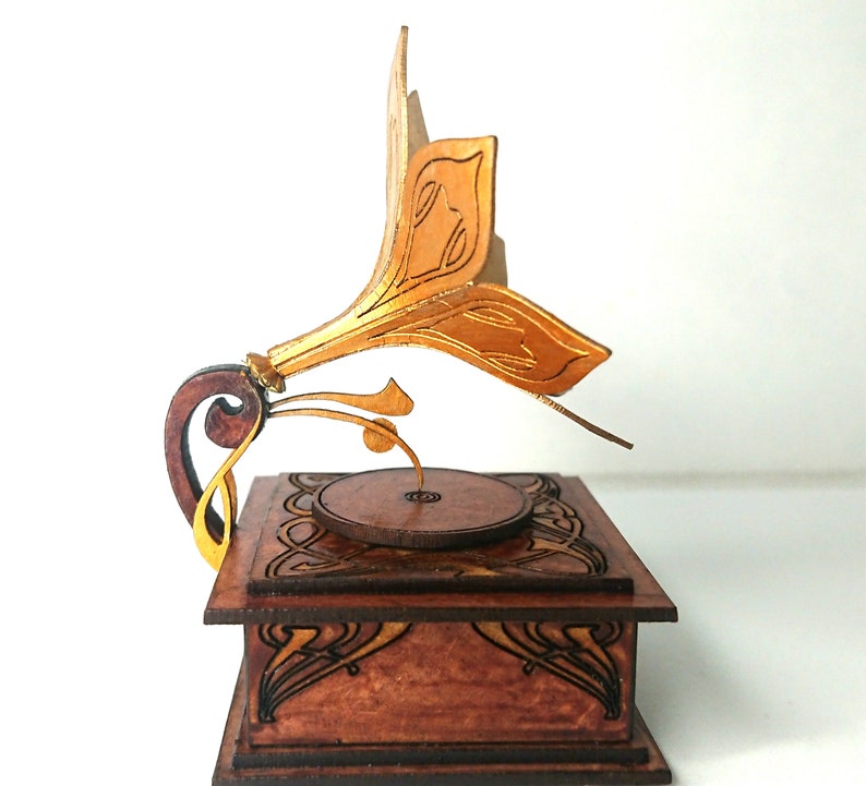 Miniature working Art Nouveau vintage gramophone, 1/12 scale for dollhouse and roombox image 2