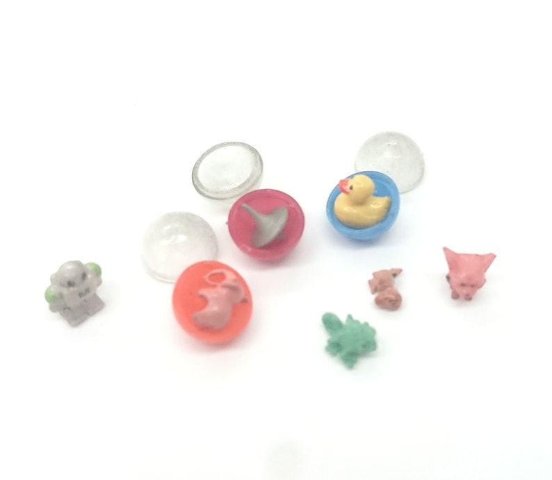 Dollhouse miniature real capsule toys gashapon with mini toys, 1/12 scale image 3