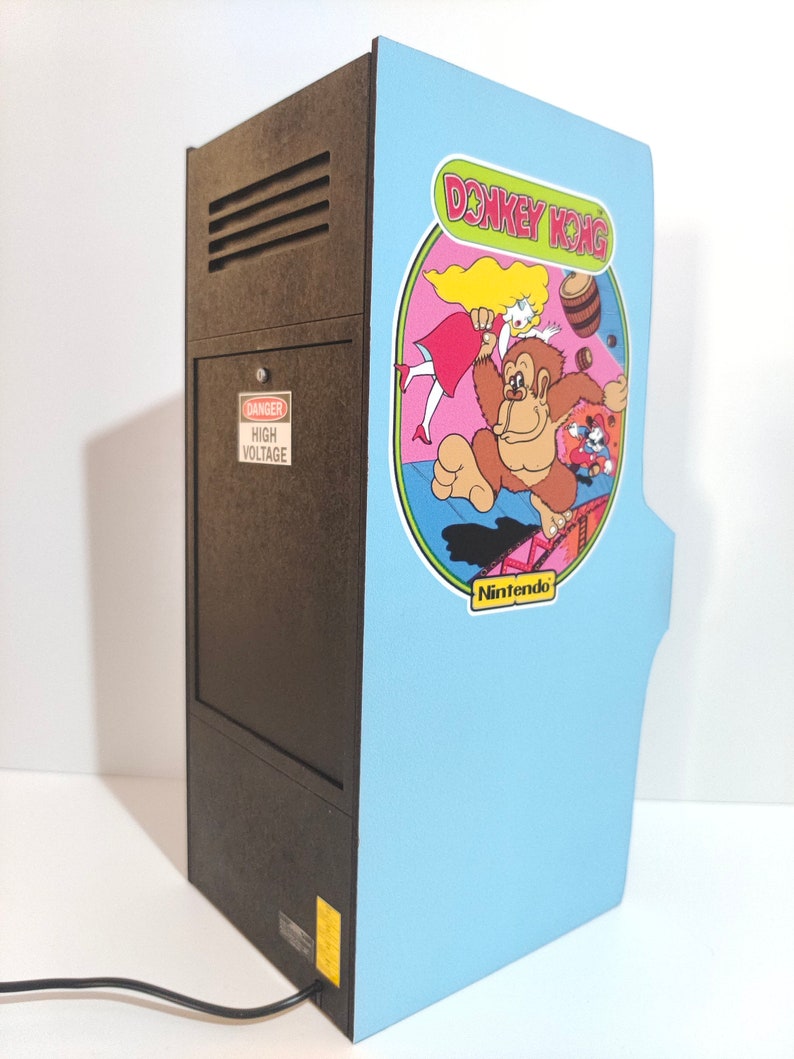 Miniature arcade machine, Donkey Kong game, 1/6 scale Playscale, New Wave Toys image 3