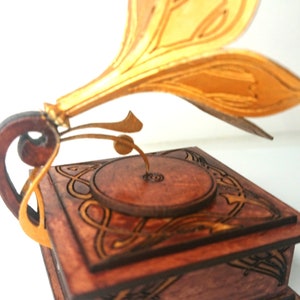 Miniature working Art Nouveau vintage gramophone, 1/12 scale for dollhouse and roombox image 5