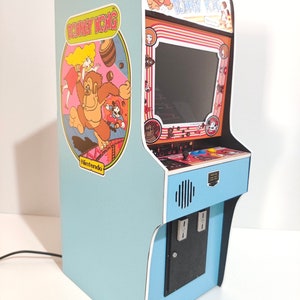 Miniature arcade machine, Donkey Kong game, 1/6 scale Playscale, New Wave Toys image 2