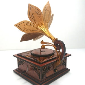 Miniature working Art Nouveau vintage gramophone, 1/12 scale for dollhouse and roombox image 4