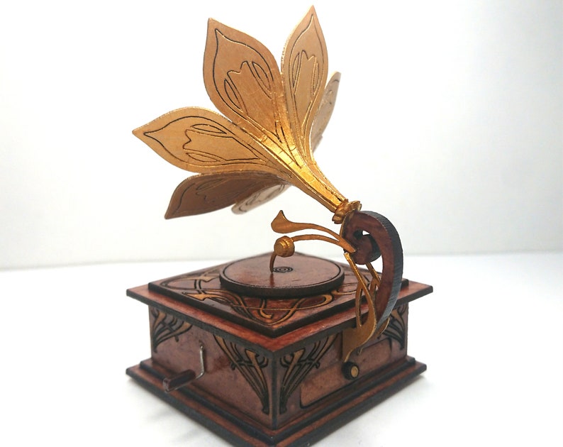 Miniature working Art Nouveau vintage gramophone, 1/12 scale for dollhouse and roombox image 4