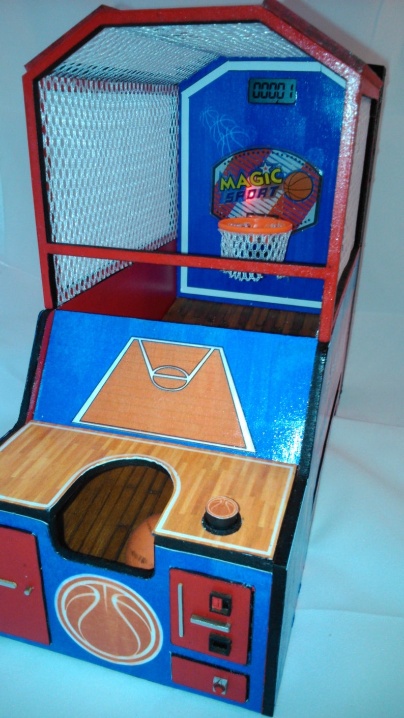 Dollhouse miniature working basketball shooting machine, with sound and lights, 1/12 scale image 4